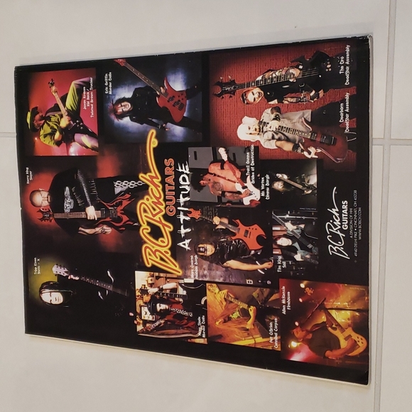 Green Day - Guitar World Magazine - Johnny Ramone Tribute - Picture 4 of 4